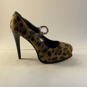 Vera Wang Women’s Leapoard Print Heels